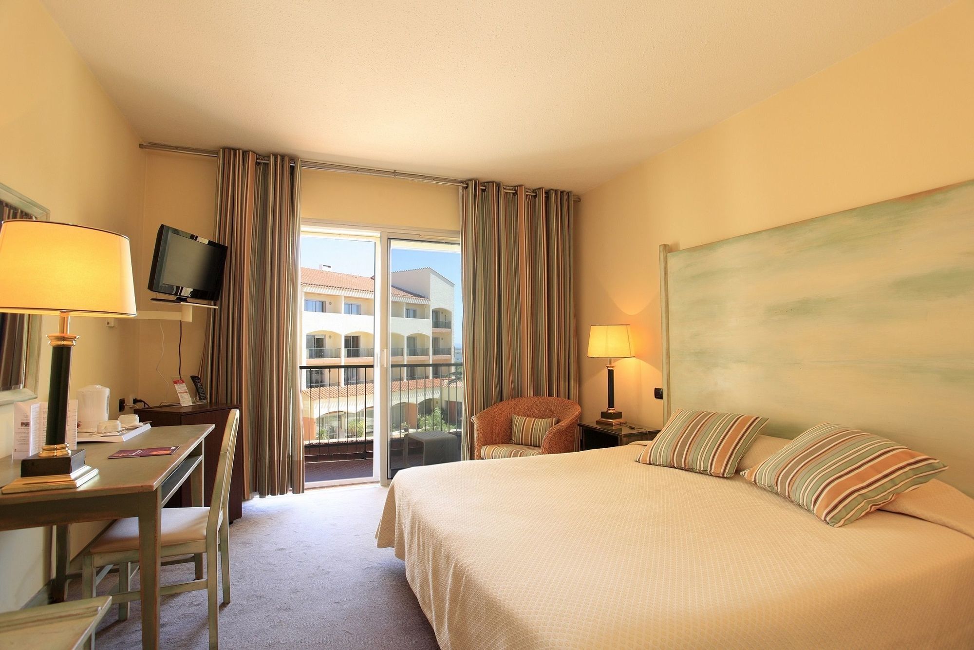Holiday Inn Perpignan, An Ihg Hotel Zewnętrze zdjęcie